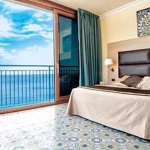 a-picco-sul-mare.taorminaitalyhotels.com/
